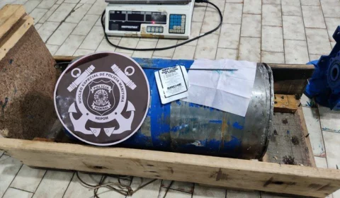 PF apreende 10 kg de pasta base de cocaína em barco no interior do AM