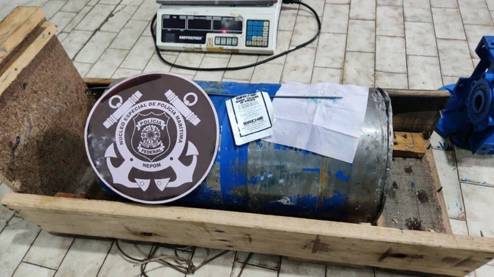 PF apreende 10 kg de pasta base de cocaína em barco no interior do AM