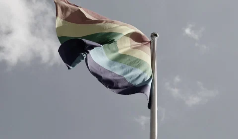 Movimento LGBTQIA+ internacional tem atividade proibida na Rússia