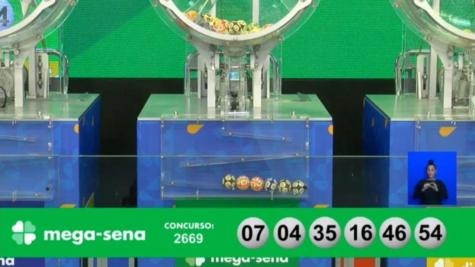 VÍDEO: confira os números sorteados da Mega-Sena 2.669 neste sábado, 16