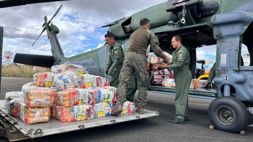 FAB entrega 15 mil cestas básicas aos yanomamis
