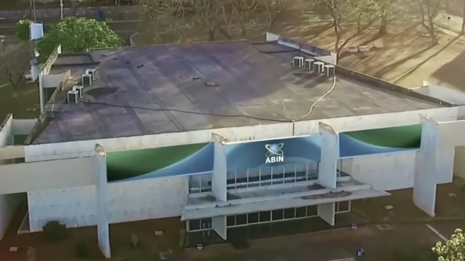 PF intima servidores da Abin após operação