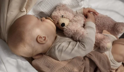 Bebê morre após ser alimentado pela madrasta com acetona