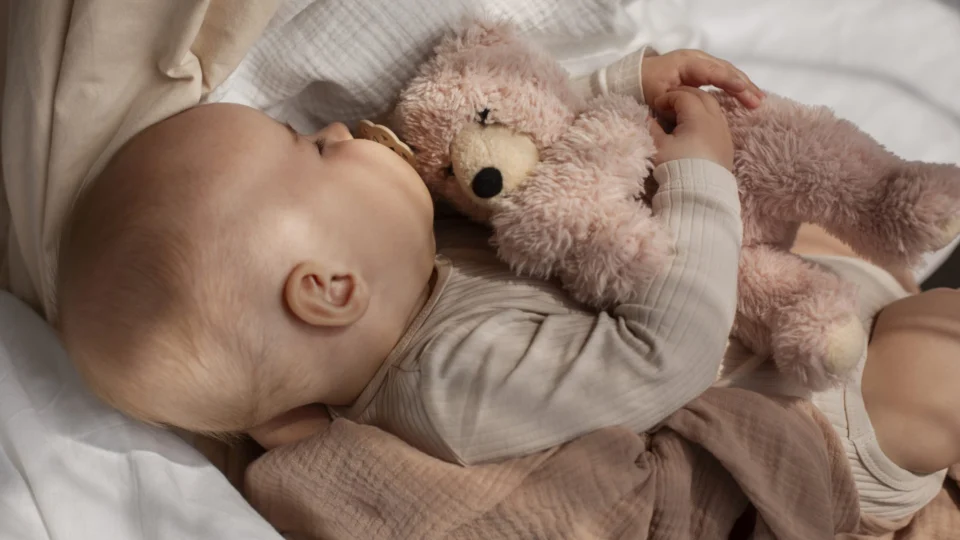 Bebê morre após ser alimentado pela madrasta com acetona