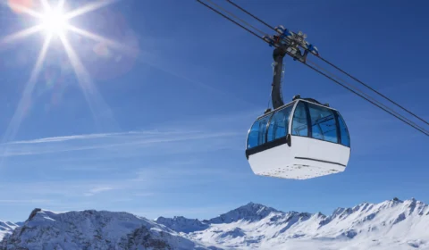 Mulher fica presa em teleférico nos EUA por 15 horas a -5ºC
