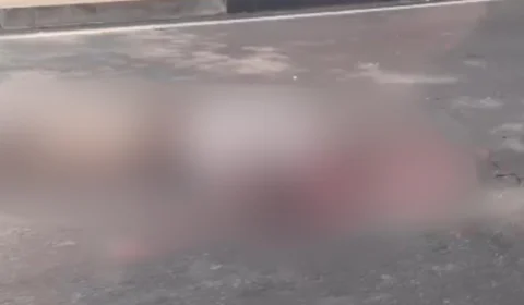 Motoqueiro tem cabeça esmagada após colidir com caminhão em Manaus