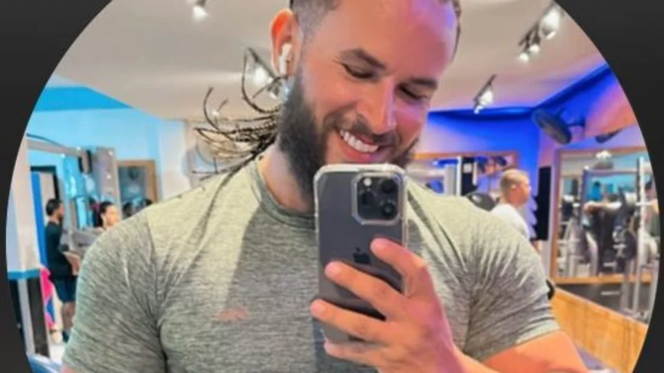 Agente da Azul é encontrado morto com sinais de tortura em praia da Bahia