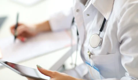 Erro médico faz mulher tratar câncer inexistente por seis anos em SP