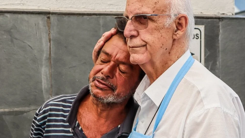 Arquidiocese de SP defende atuação do padre Júlio Lancellotti