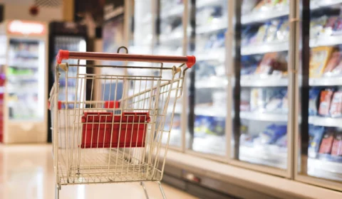 Assaltantes deixam bebê para trás após roubarem supermercado nos EUA