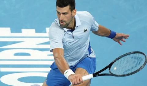 Djokovic supera Taylor Fritz em 4 sets e vai à semi do Aberto da Austrália