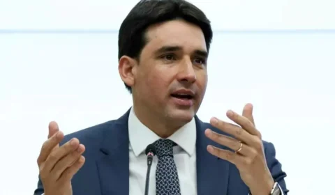 Câmara pagou combustível de carros usados por parentes de ministro