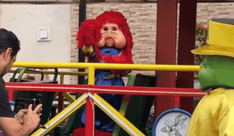 Vestido de Fofão, menino de 2 anos dança com carreta furacão e viraliza nas redes sociais