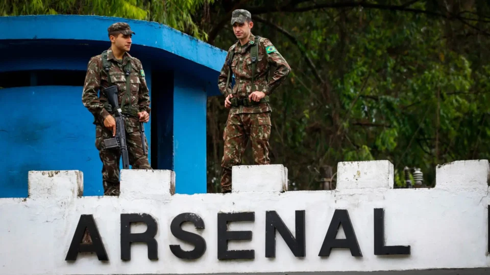 Cerca de 38 militares já foram punidos por suspeita de furto de metralhadoras