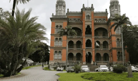 Concurso da Fiocruz abre inscrições com salários até R$ 13,6 mil