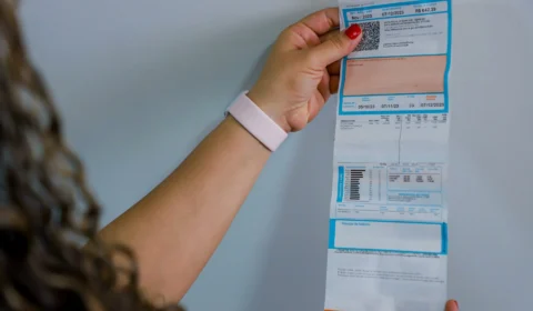 Conta de luz deve subir 5,6% em 2024, diz Aneel