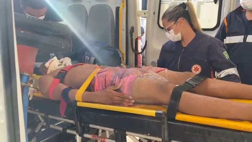 Jovem colide em poste e vai para PS com fratura na mandíbula no AC