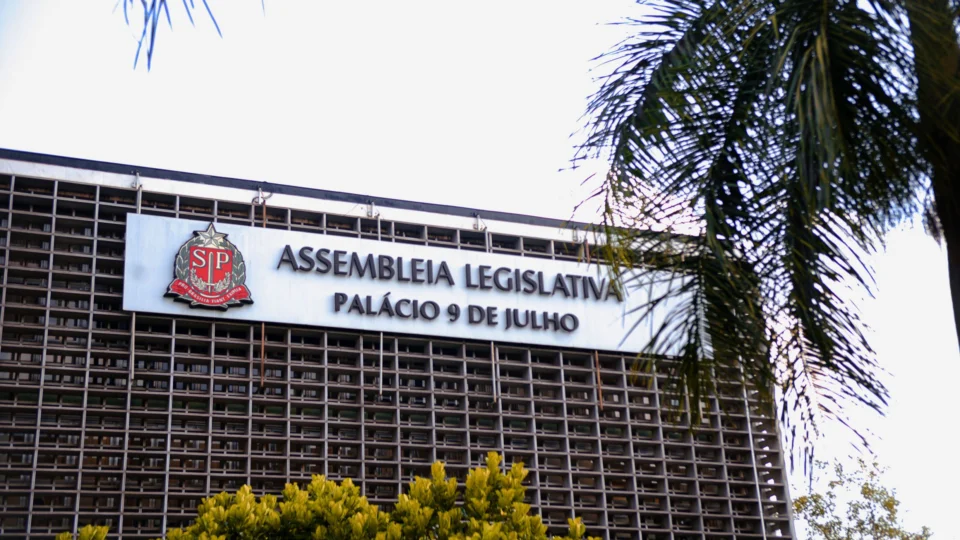 Deputados de SP terão 3º aumento de salário; valor chega a R$ 33 mil