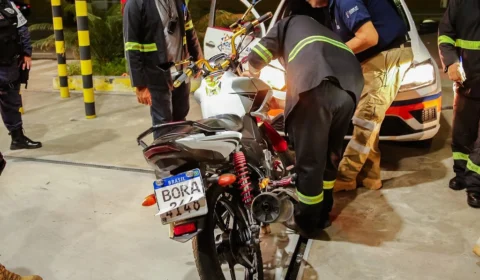 Fiscalização desarticula ‘rolezinho’ e apreende 19 motocicletas em Manaus