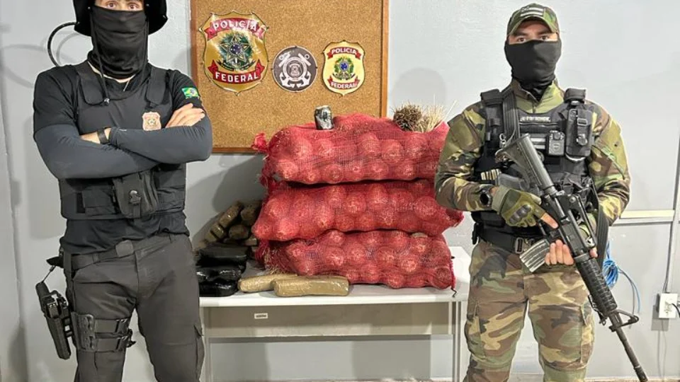 VÍDEO: drogas escondidas dentro de vassouras são apreendidas em Tabatinga-AM