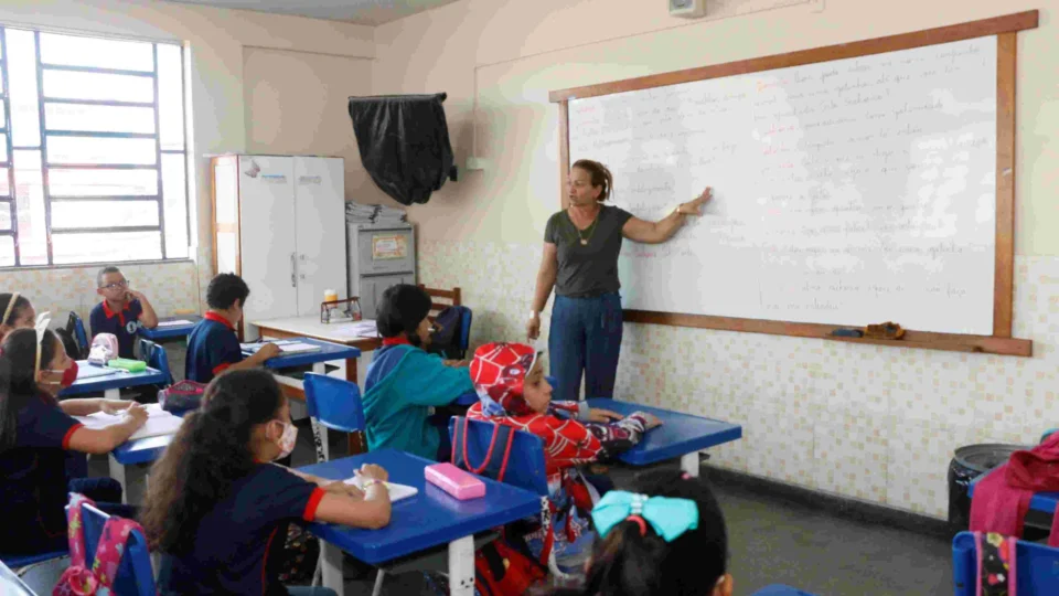 Quase 55 mil candidatos se inscreveram no edital para professores do AM