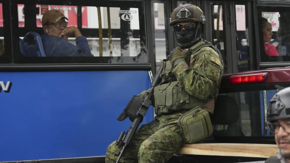 Equador: agentes penitenciários feitos reféns são liberados