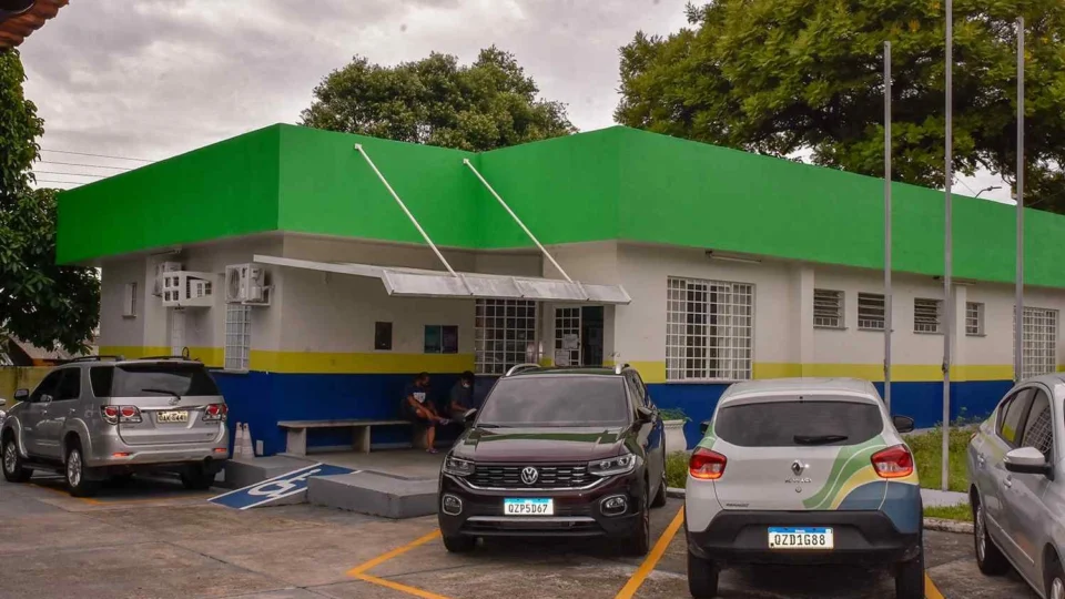 Homem é preso após ameaçar atear fogo na casa da mãe idosa, em Manaus