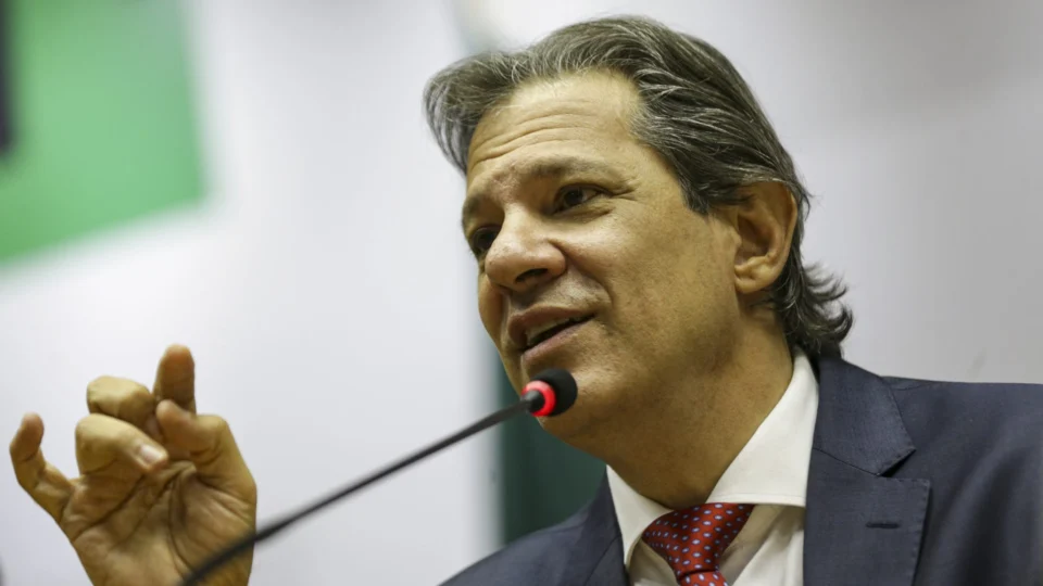 Salário Mínimo: Haddad confirma meta de aumento para R$ 1.502 em 2025