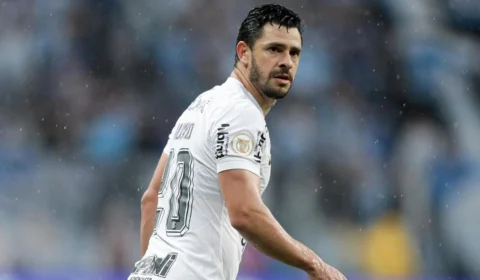 Santos reforça elenco para 2024 com Giuliano e mantém Julio Furch