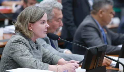 Presidente do PT, Gleisi Hoffmann, é contra corte no PAC