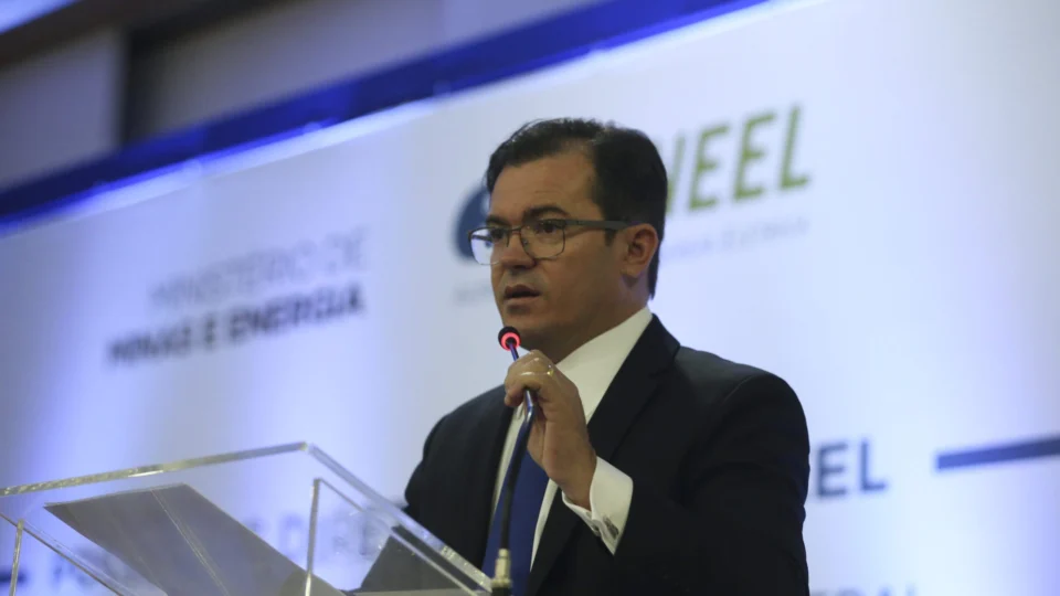 Governo exonera secretário-executivo do ministério de Minas e Energia