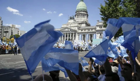 Milei: governo pode não renovar contrato de 7 mil funcionários públicos