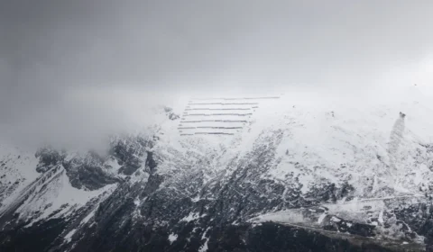 Avalanches na China deixam mil turistas presos