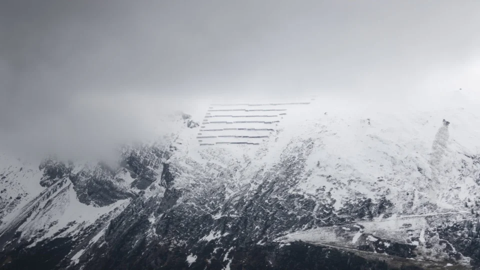 Avalanches na China deixam mil turistas presos