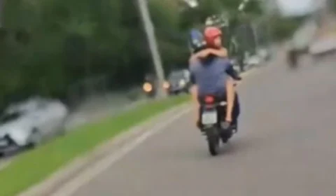 VÍDEO: motociclista é flagrado levando mulher no ‘colo’ em Manaus