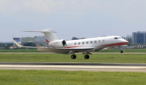 Avião da Latam faz pouso de emergência após comandante desmaiar na Bahia