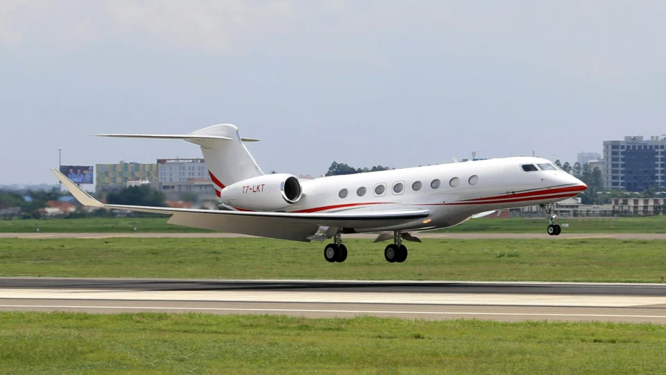 Avião da Latam faz pouso de emergência após comandante desmaiar na Bahia