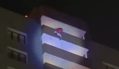 VÍDEO: ‘Papai Noel’ morre após cair do 24º andar de prédio na Rússia