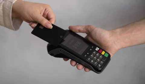 Medida que poderia proibir compras parceladas é revogada; entenda