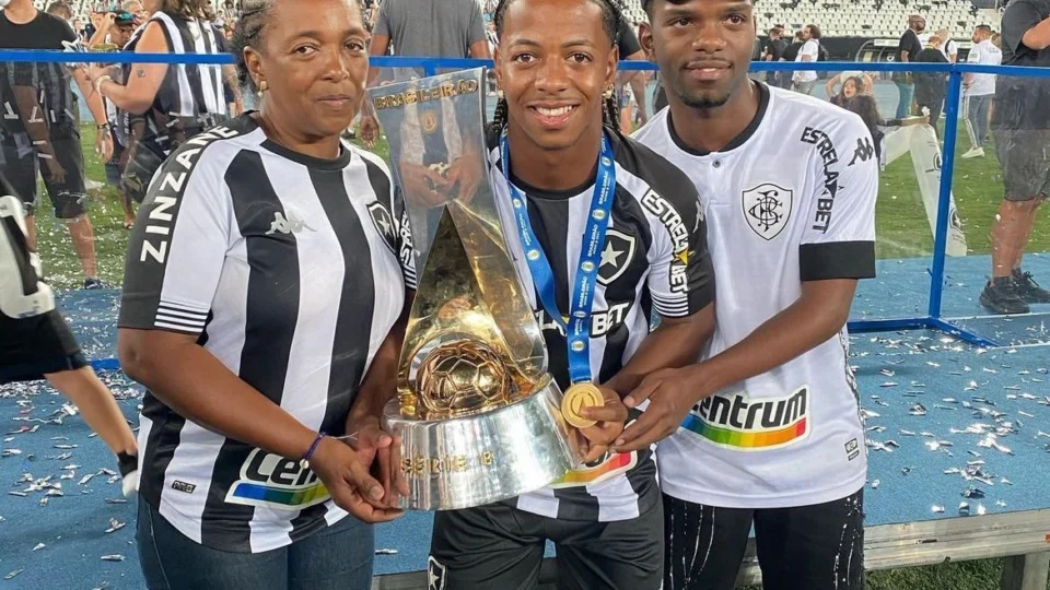 Amazonas FC apresenta mais um reforço: atacante Ênio