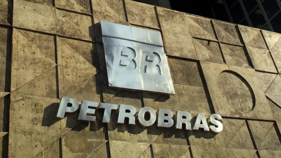 Com mais de 6 mil vagas Petrobras retoma inscrições para concurso público  