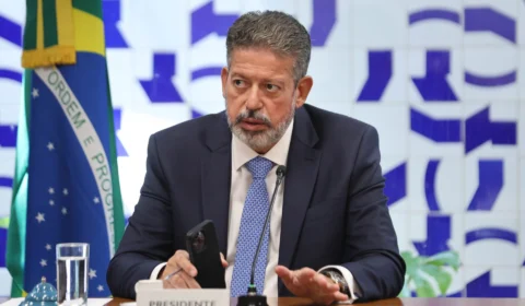 Lira convoca reunião de líderes para próxima segunda-feira