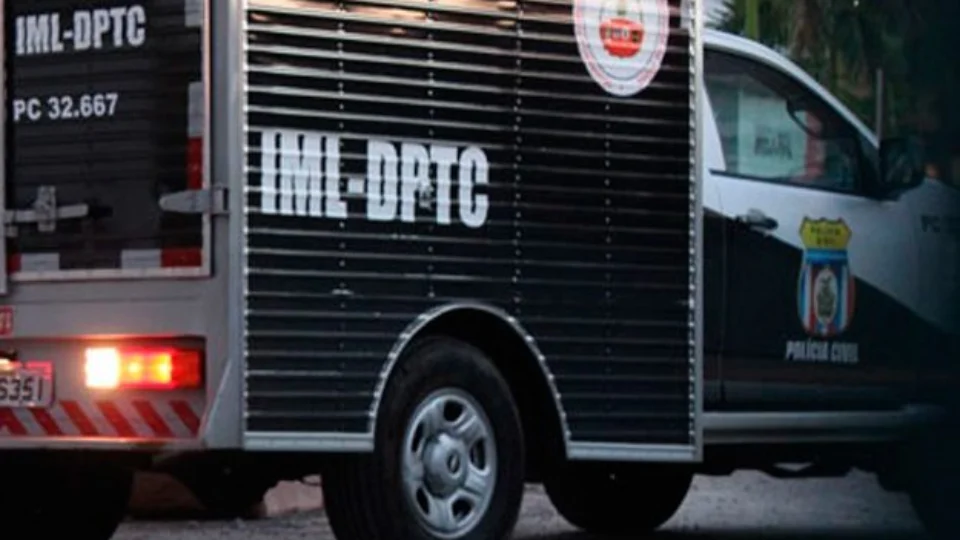 Dois homens são assassinados em frente a mercadinho no Mutirão, na ZN de Manaus