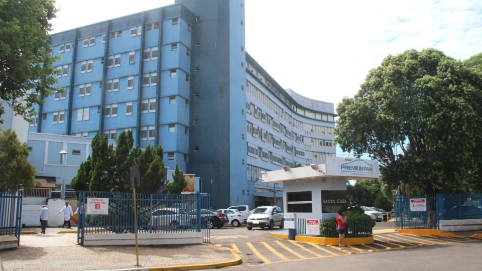 Homem morre ao cair de altura de 6 metros em Araçatuba, São Paulo