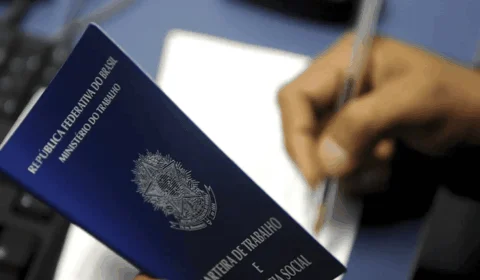 Taxa de desemprego fica em 7,4% no trimestre até dezembro, diz IBGE