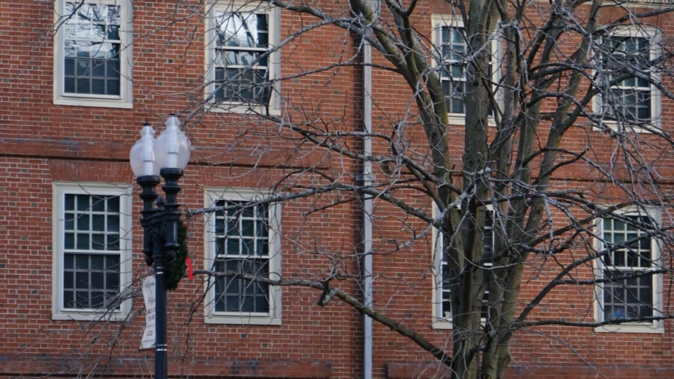 Escola em Iowa, nos Estados Unidos, é alvo de ataque a tiros
