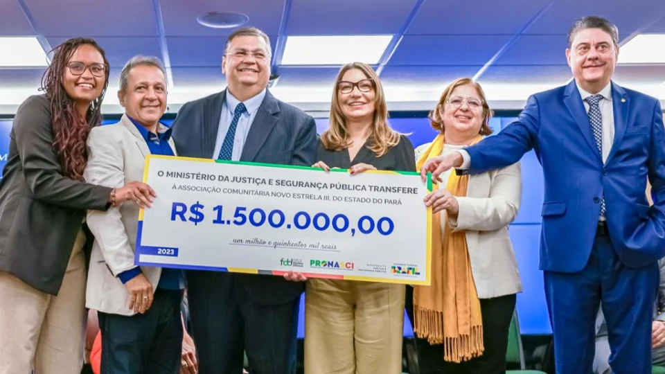 Dino entrega 700 viaturas durante apresentação de últimas ações no Ministério