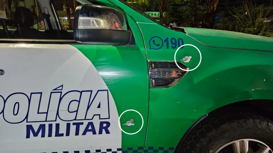 Viatura da PM é atingida com tiros na Compensa, em Manaus