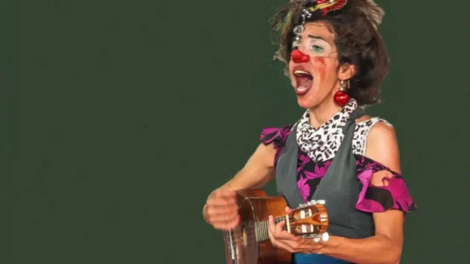 VÍDEO: artista venezuelana desaparece durante viagem de bicicleta no AM