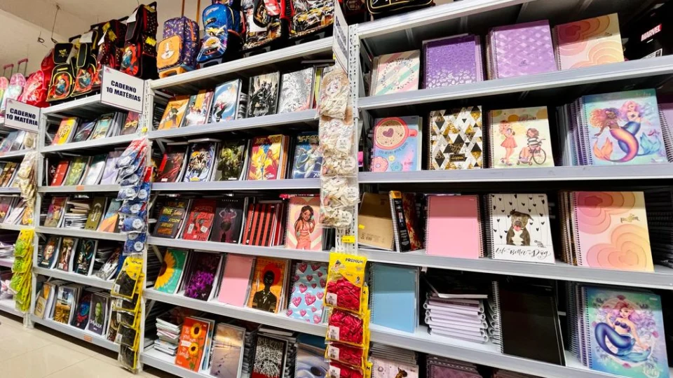 Mercado de livros e papelaria aquece com listas de material escolar